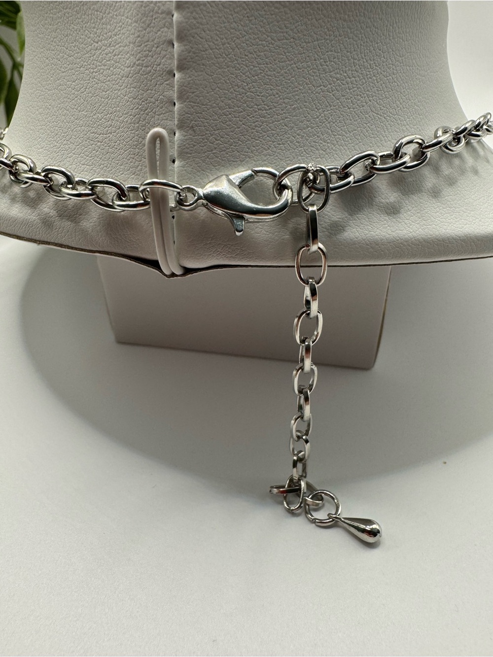 Modern statement jewelry set, green and clear glass stones. Pierced earrings. - Picture 9 of 9